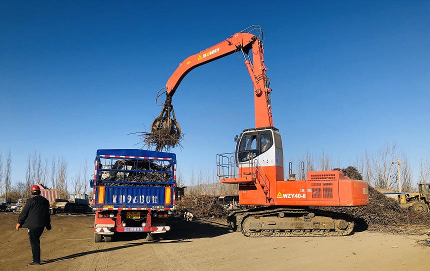 抓鋼機(jī).jpg 抓鋼機(jī).jpg