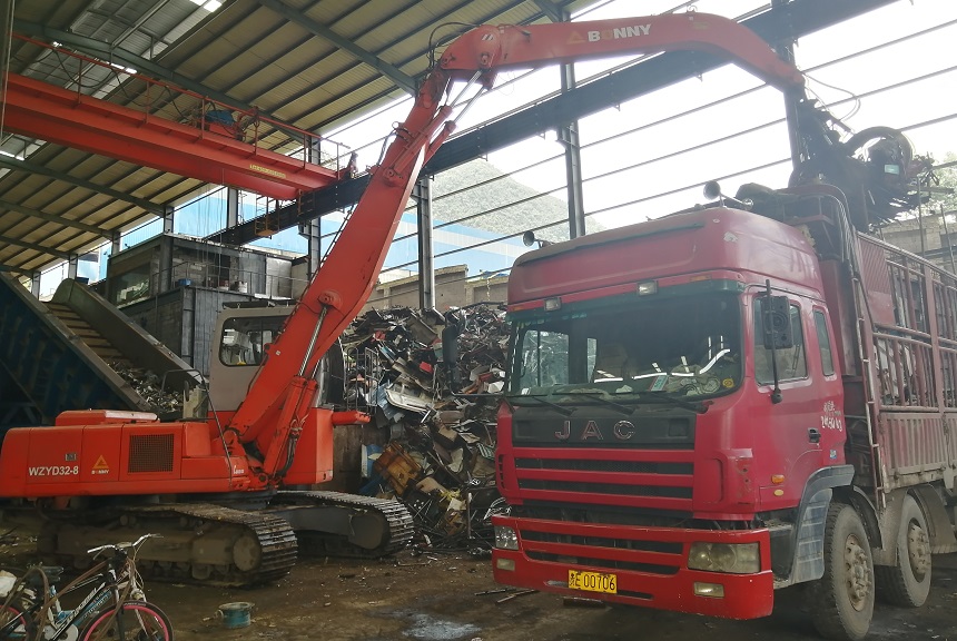 32噸電動抓鋼機.jpg 32噸電動抓鋼機.jpg