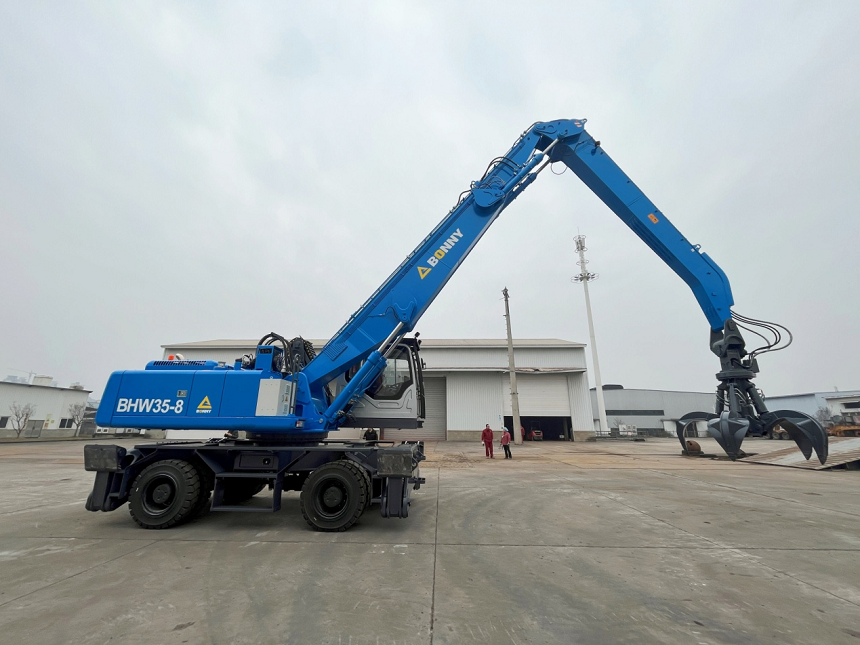 BHW35--8輪式抓鋼機(jī).png BHW35--8輪式抓鋼機(jī).png