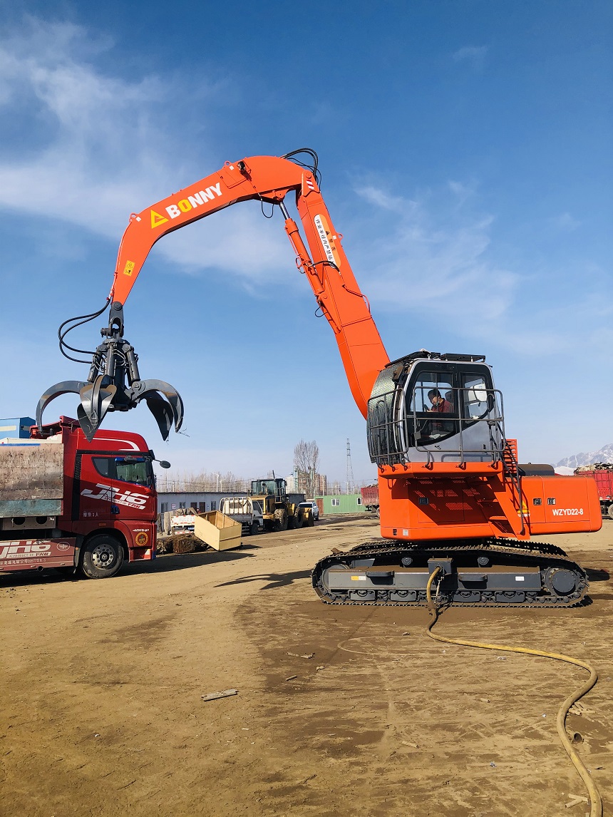 抓鋼機(jī).jpg 抓鋼機(jī).jpg