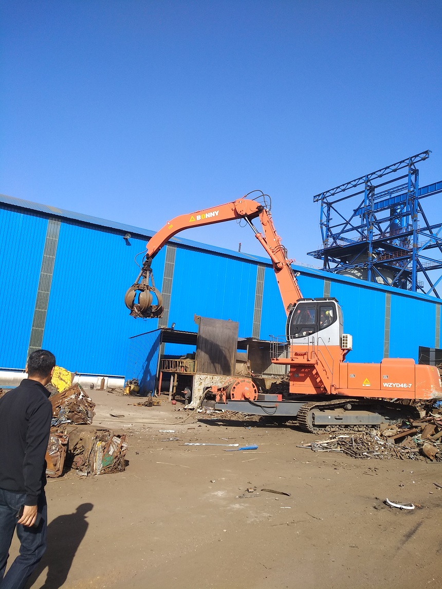 抓鋼機(jī).jpg 抓鋼機(jī).jpg