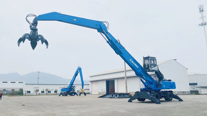 雙動(dòng)力抓鋼機(jī).jpg 雙動(dòng)力抓鋼機(jī).jpg