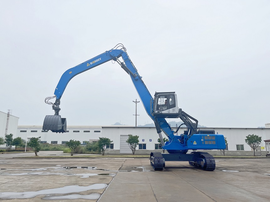 雙動(dòng)力抓鋼機(jī).jpg 雙動(dòng)力抓鋼機(jī).jpg