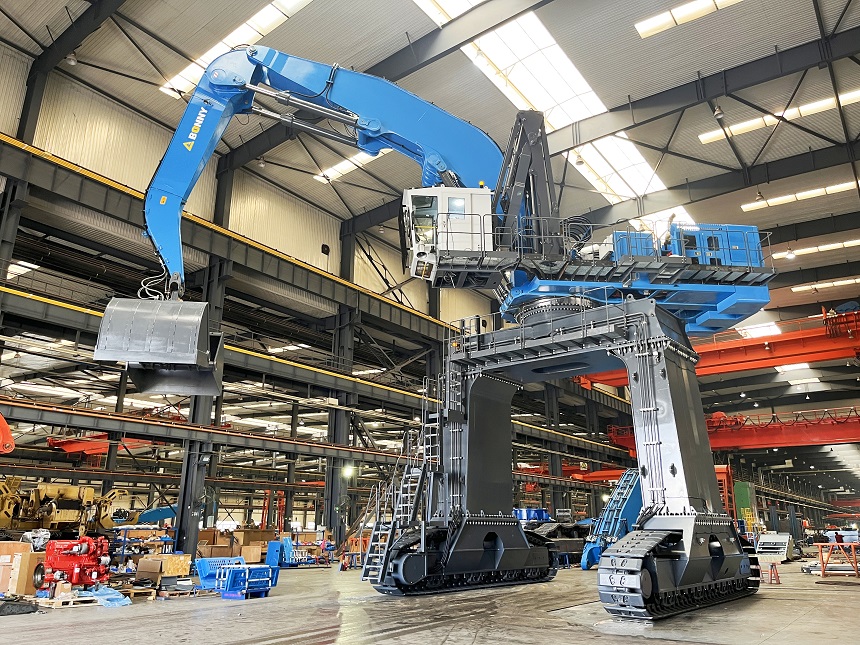 港口抓料機(jī).jpg 港口抓料機(jī).jpg