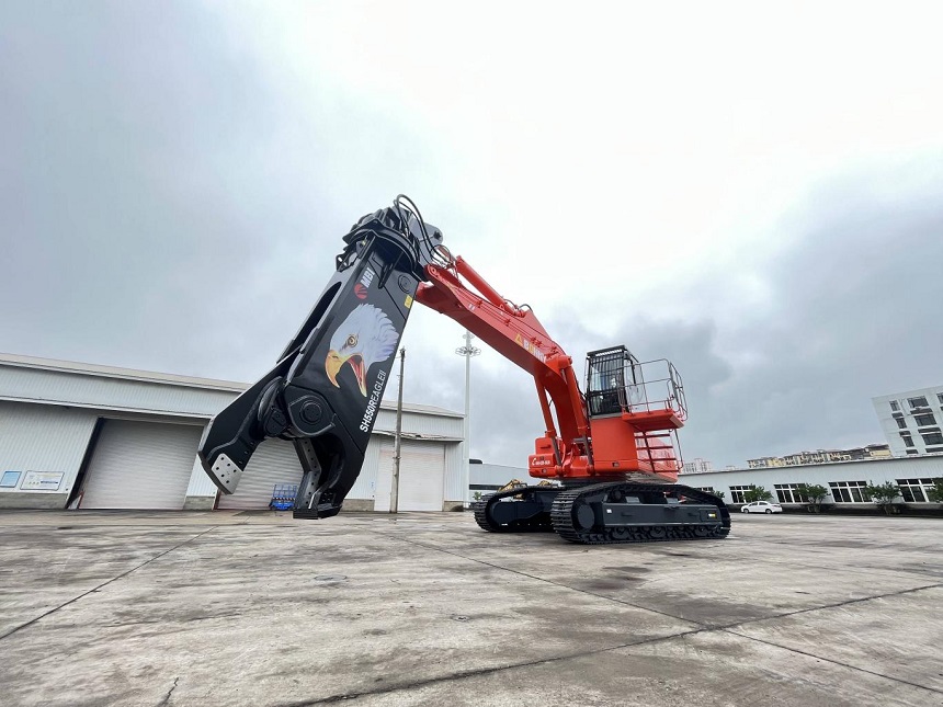 報(bào)廢汽車拆解機(jī).jpg 報(bào)廢汽車拆解機(jī).jpg