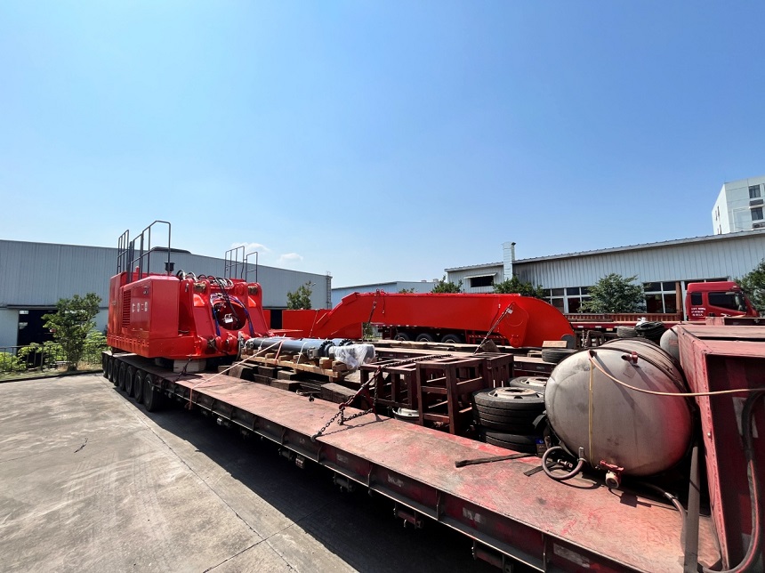 邦立重機發(fā)貨現(xiàn)場.jpg 邦立重機發(fā)貨現(xiàn)場.jpg