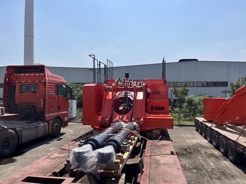 邦立重機發(fā)貨現(xiàn)場.jpg 邦立重機發(fā)貨現(xiàn)場.jpg