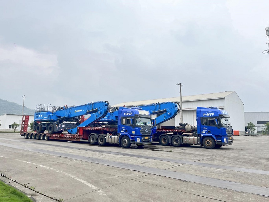 輪式抓料機發(fā)貨現(xiàn)場.jpg 輪式抓料機發(fā)貨現(xiàn)場.jpg