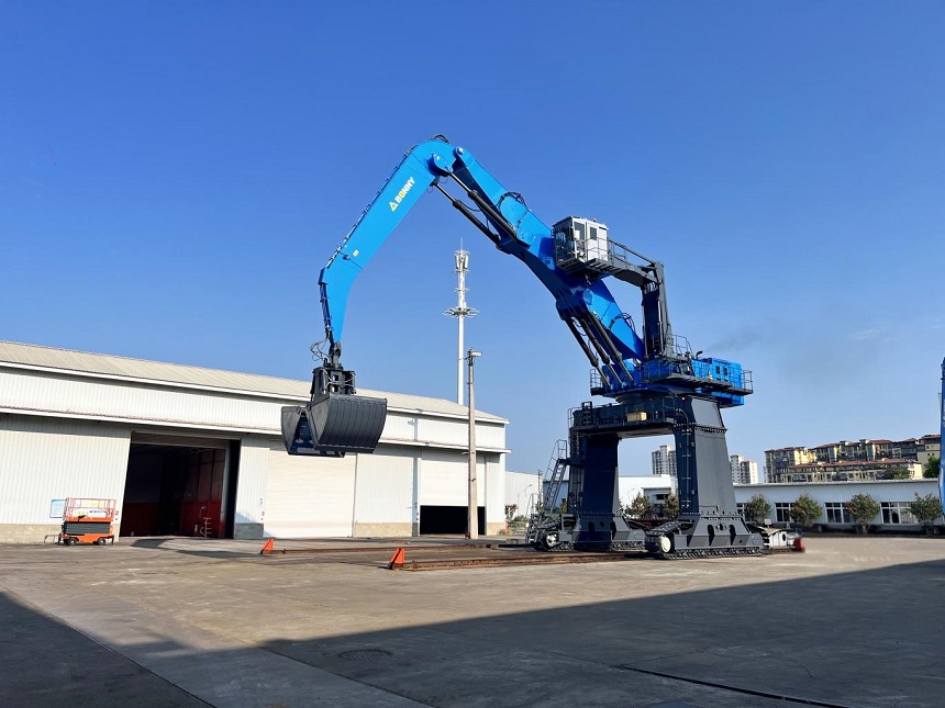 抓料機(jī).jpg 抓料機(jī).jpg