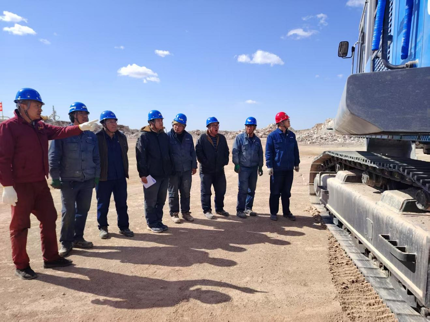 挖掘機(jī).png 挖掘機(jī).png